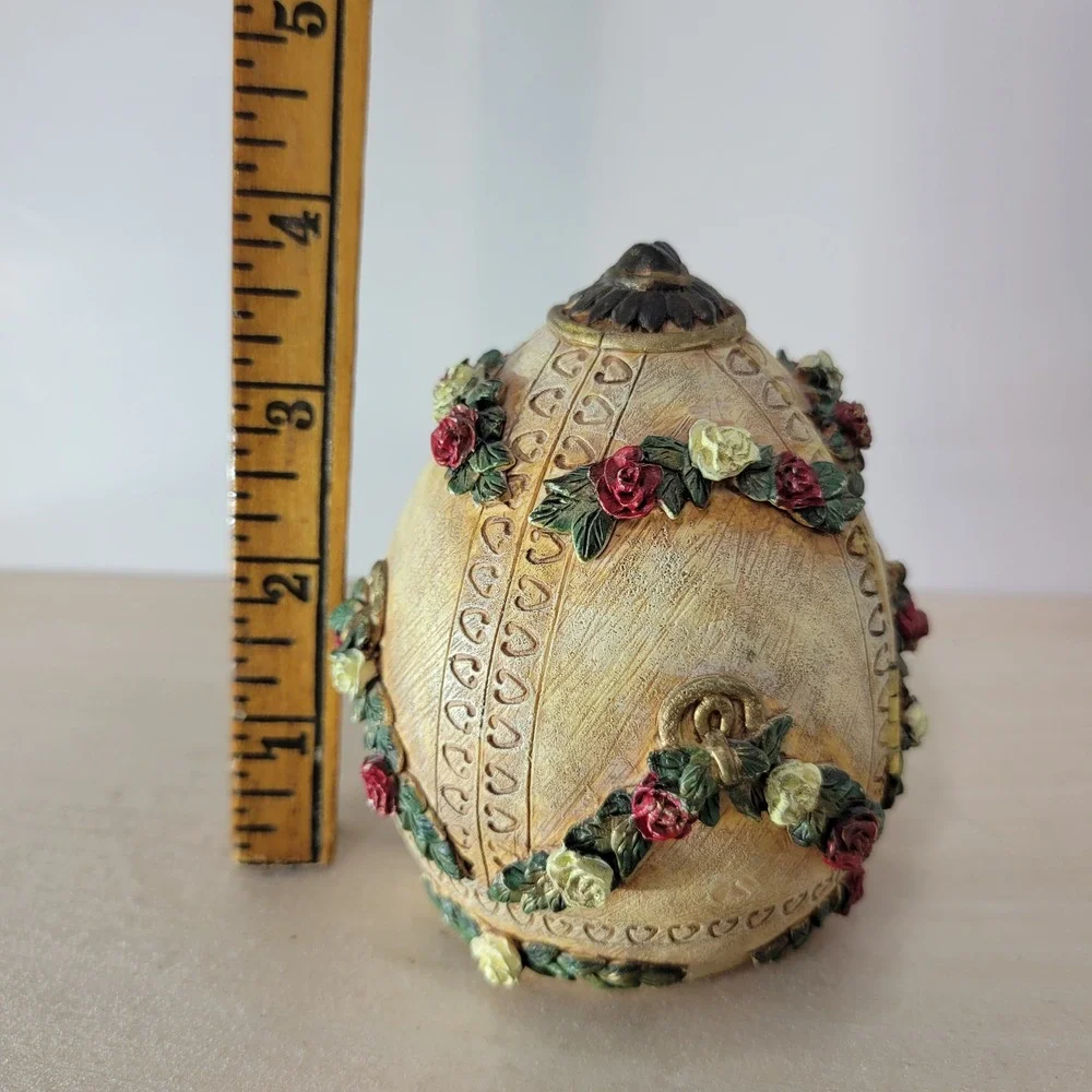 Egg‎ Shaped Nativity Scene Holy Family Angels Religious Christmas Decor
